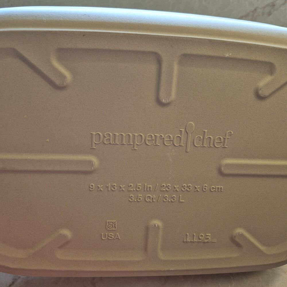 Pampered Chef Beige Ceramic-Look Rectangular Baking Dish - Picture 3 of 5